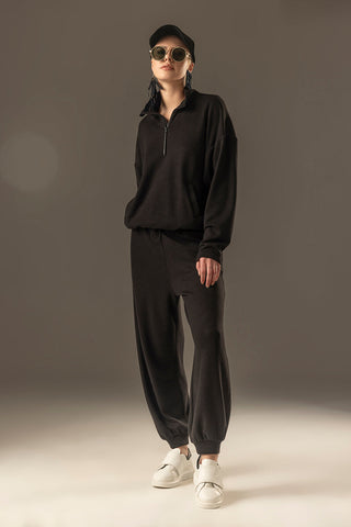 JOGGER PANTS WITH ELASTIC BELT AND BAND DETAILED